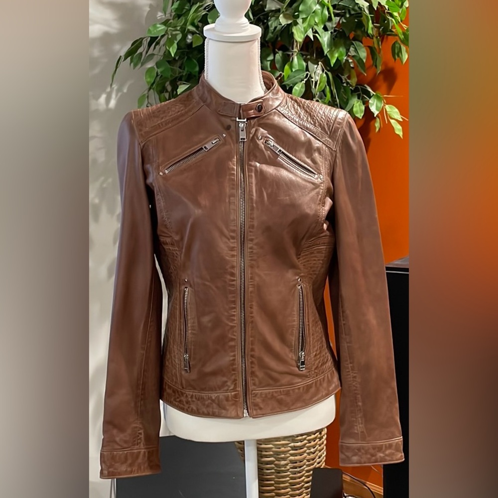 Lamarque 100% leather jacket.
